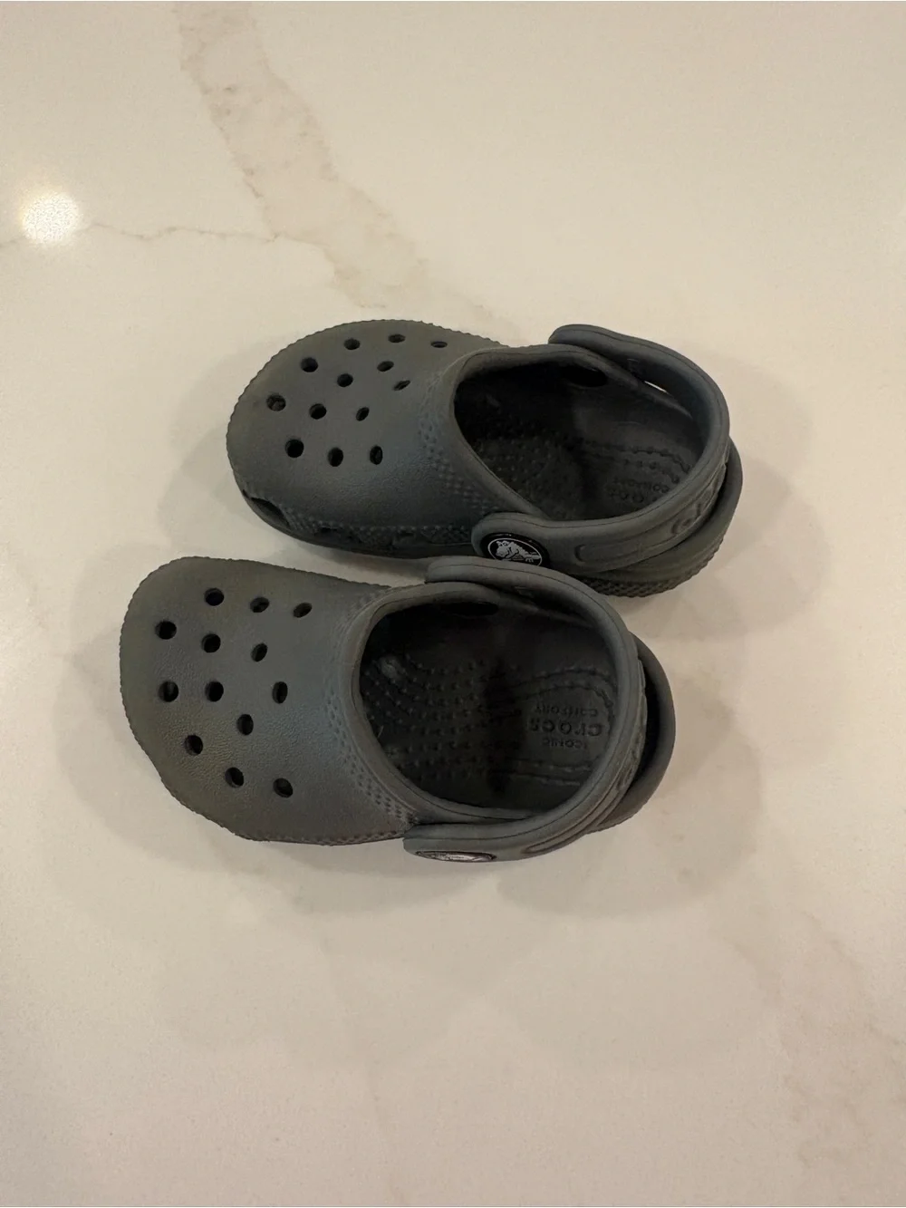 Crocs Kids Classic Clog - Charcoal Gray C4 Perfect for outdoor play!